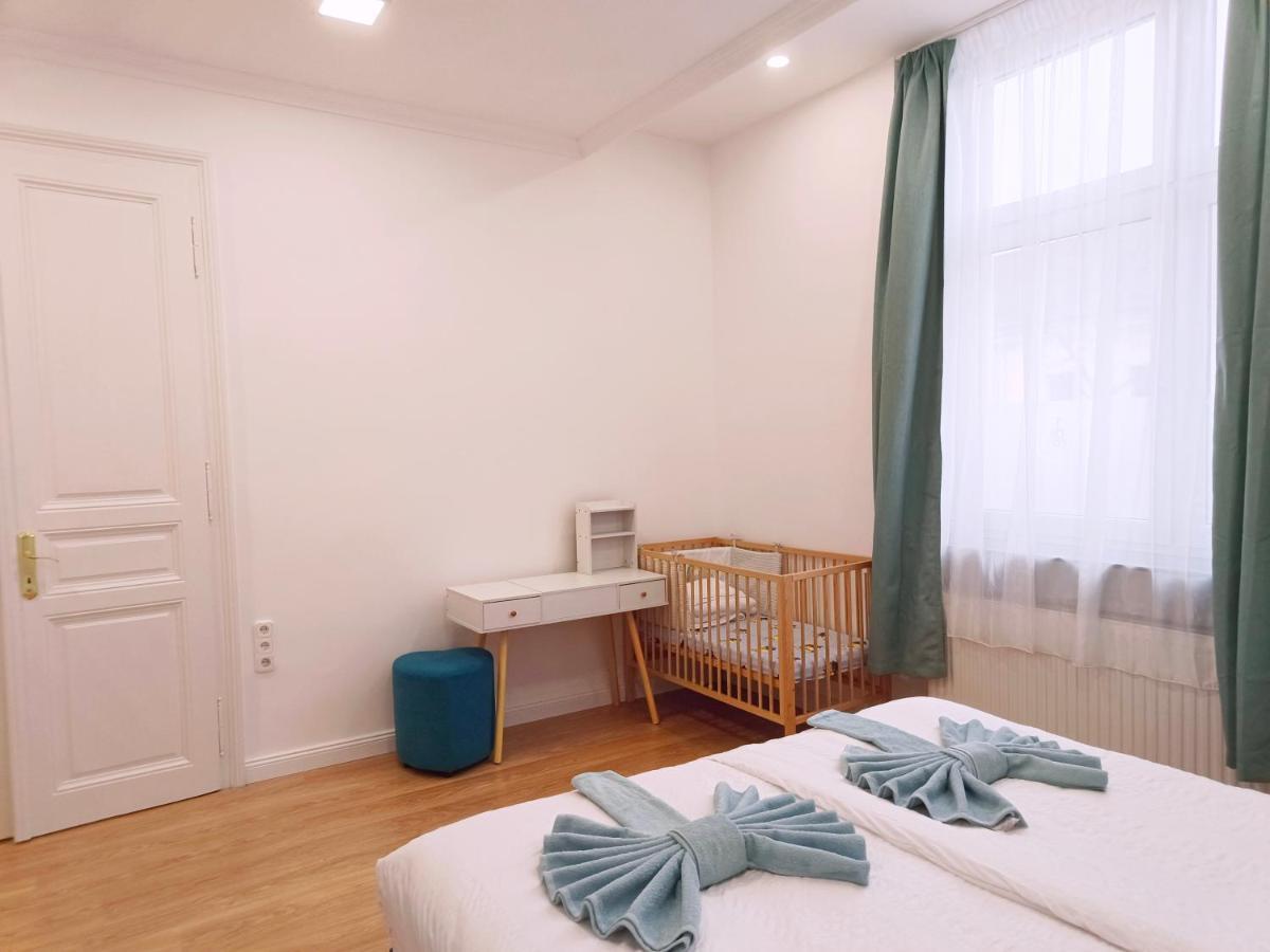Ruyi Holiday Sopron Exteriör bild