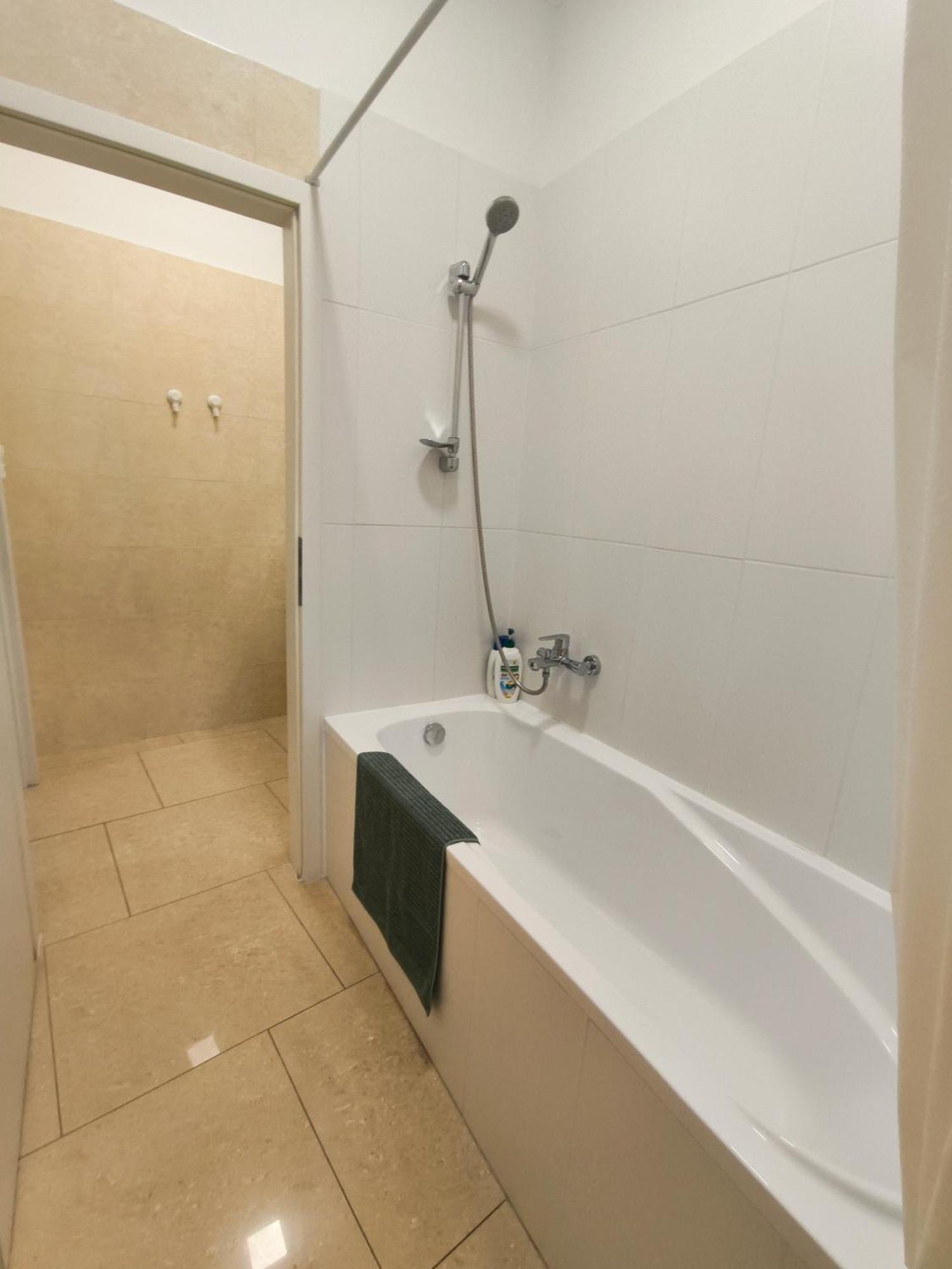 Ruyi Holiday Sopron Exteriör bild